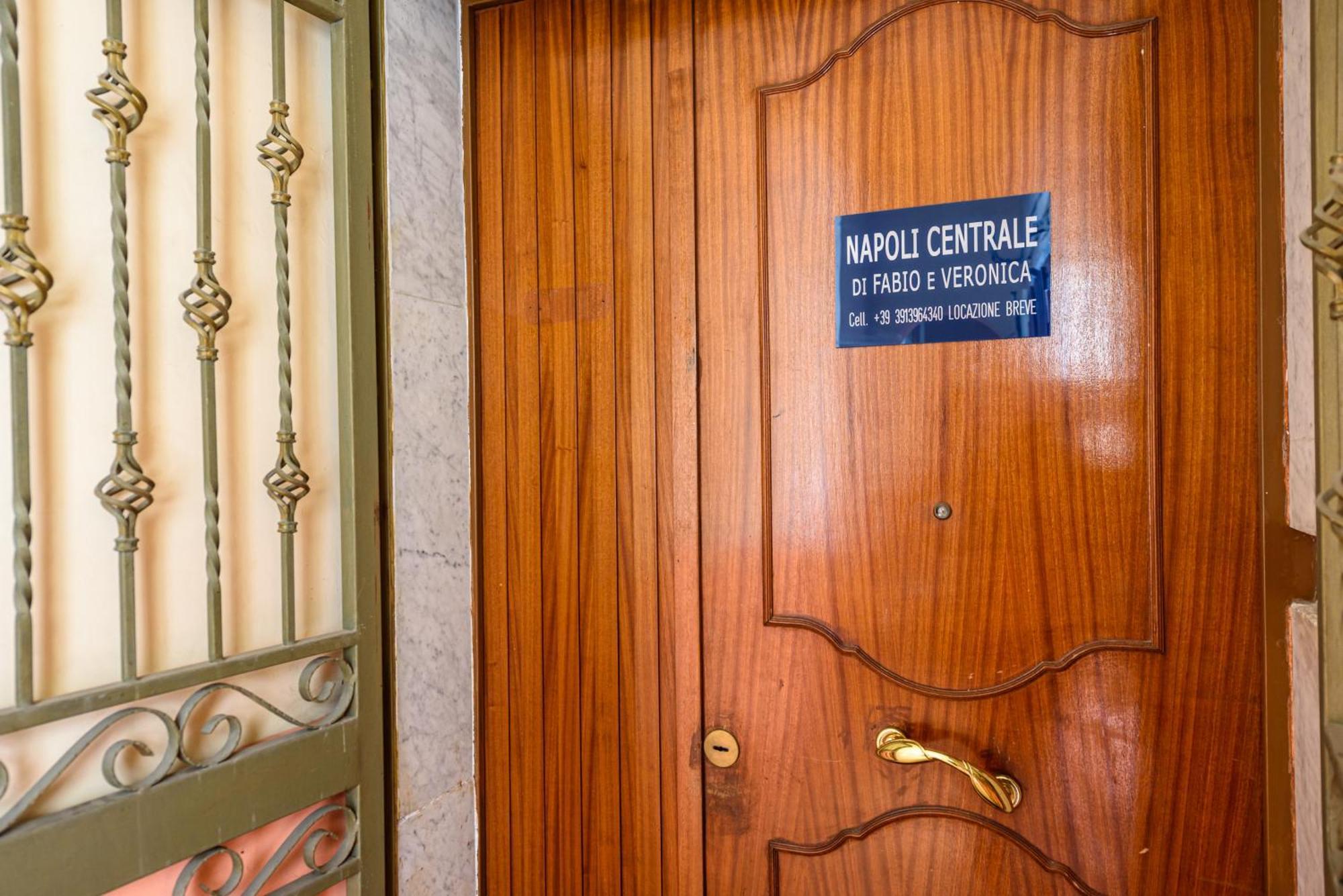 Napoli Centrale Di Fabio E Veronica Lt Dış mekan fotoğraf